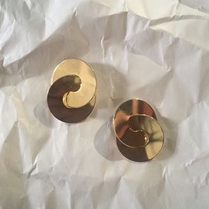linked circle post earrings
